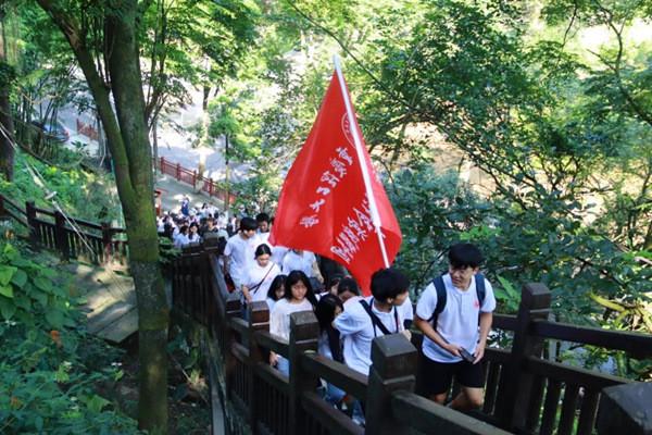 一根16米长的钢筋重56千克.这种钢筋每米重多少千克?每千克钢筋长几米?游戏画面